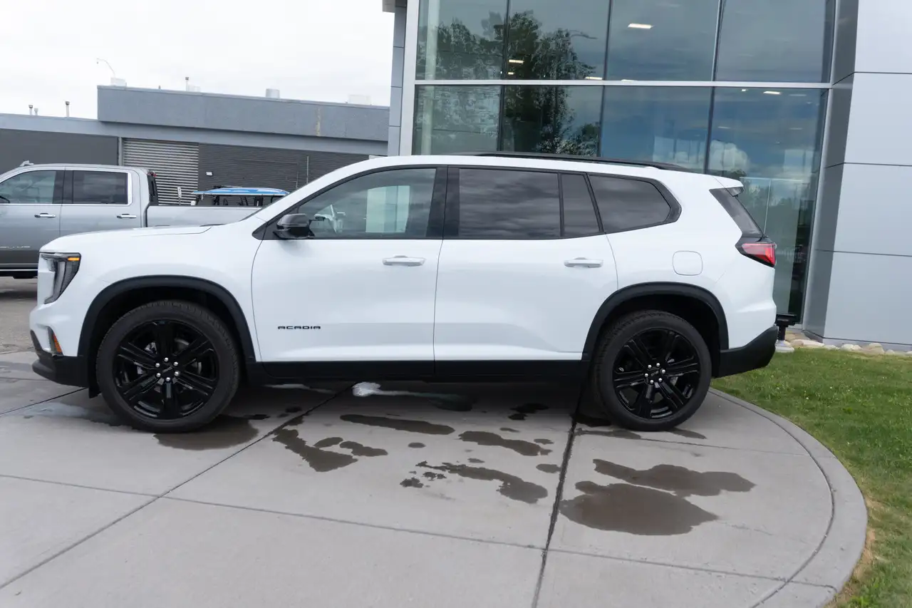 GMC Acadia снимка GMC Acadia