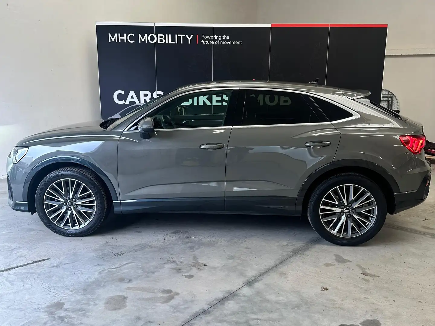 Audi Q3 Q3 35 TFSI S tronic Grijs - 2