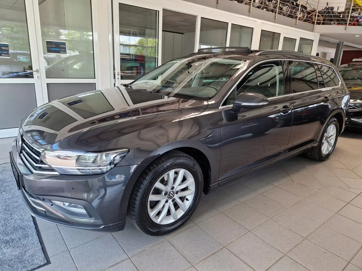 Volkswagen Passat Variant Business 2.0 TDI PANO SIDE AHK Grau - 1