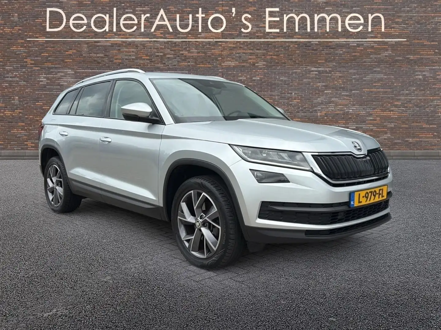 Skoda Kodiaq 1.5 TSI 7 pers. LEDER ECC LMV NAVIGATIE CRUISE PDC Grijs - 1