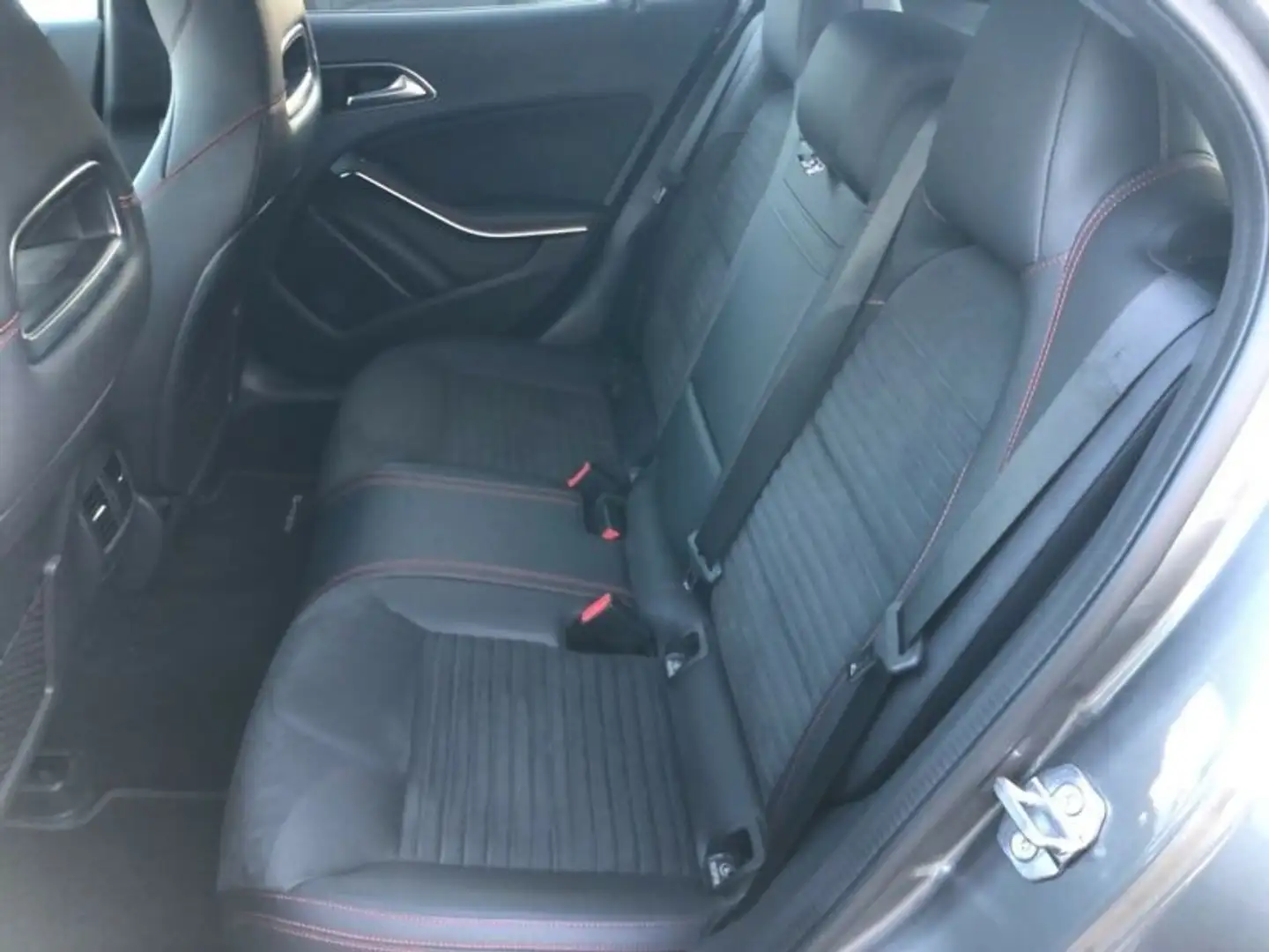 Mercedes-Benz GLA 220 4Matic 7G-DCT AMG Line - 2