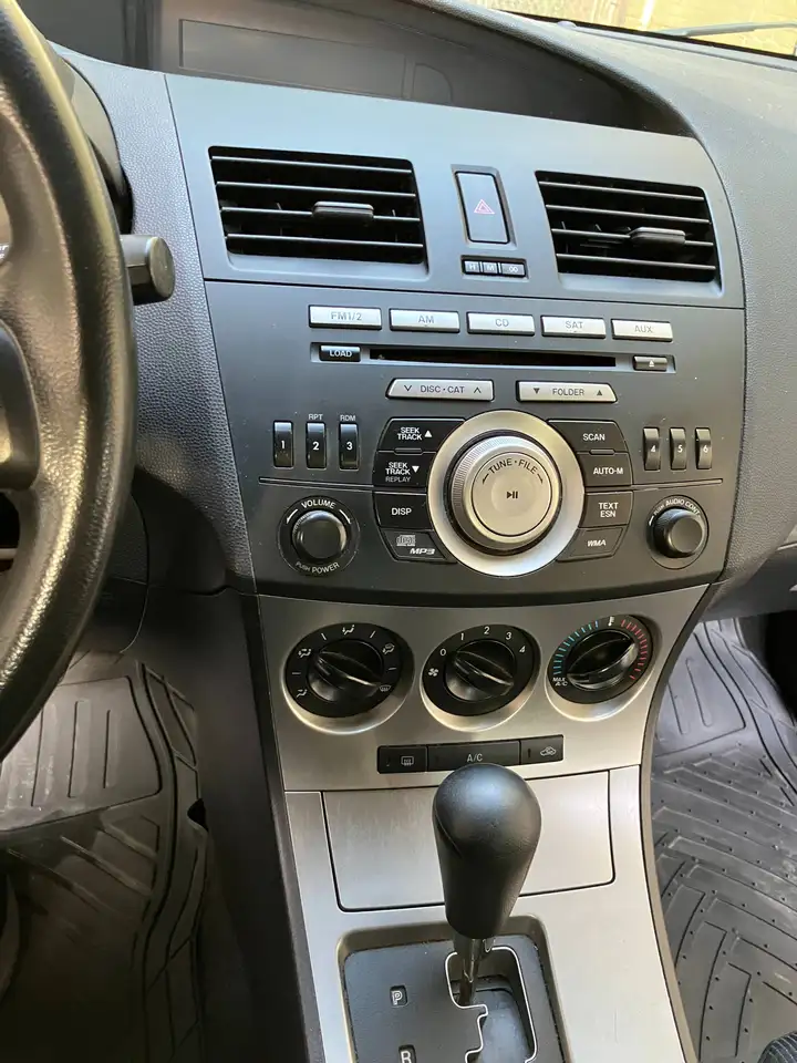Mazda 3 снимка Mazda 3