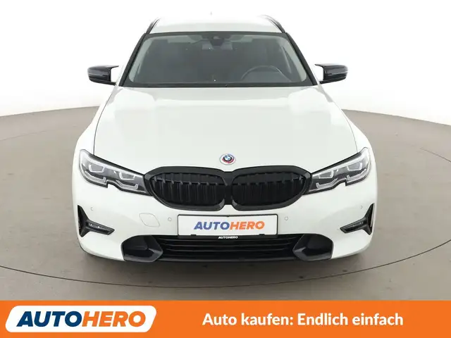 BMW 3 Series view 9