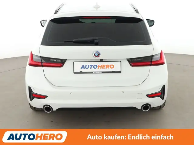 BMW 3 Series view 5