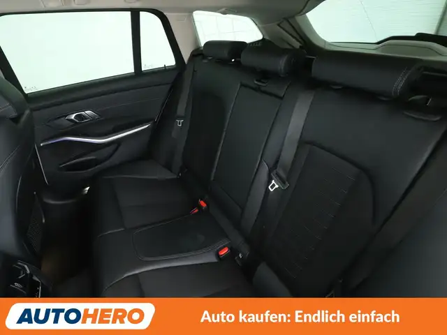 BMW 3 Series view 14