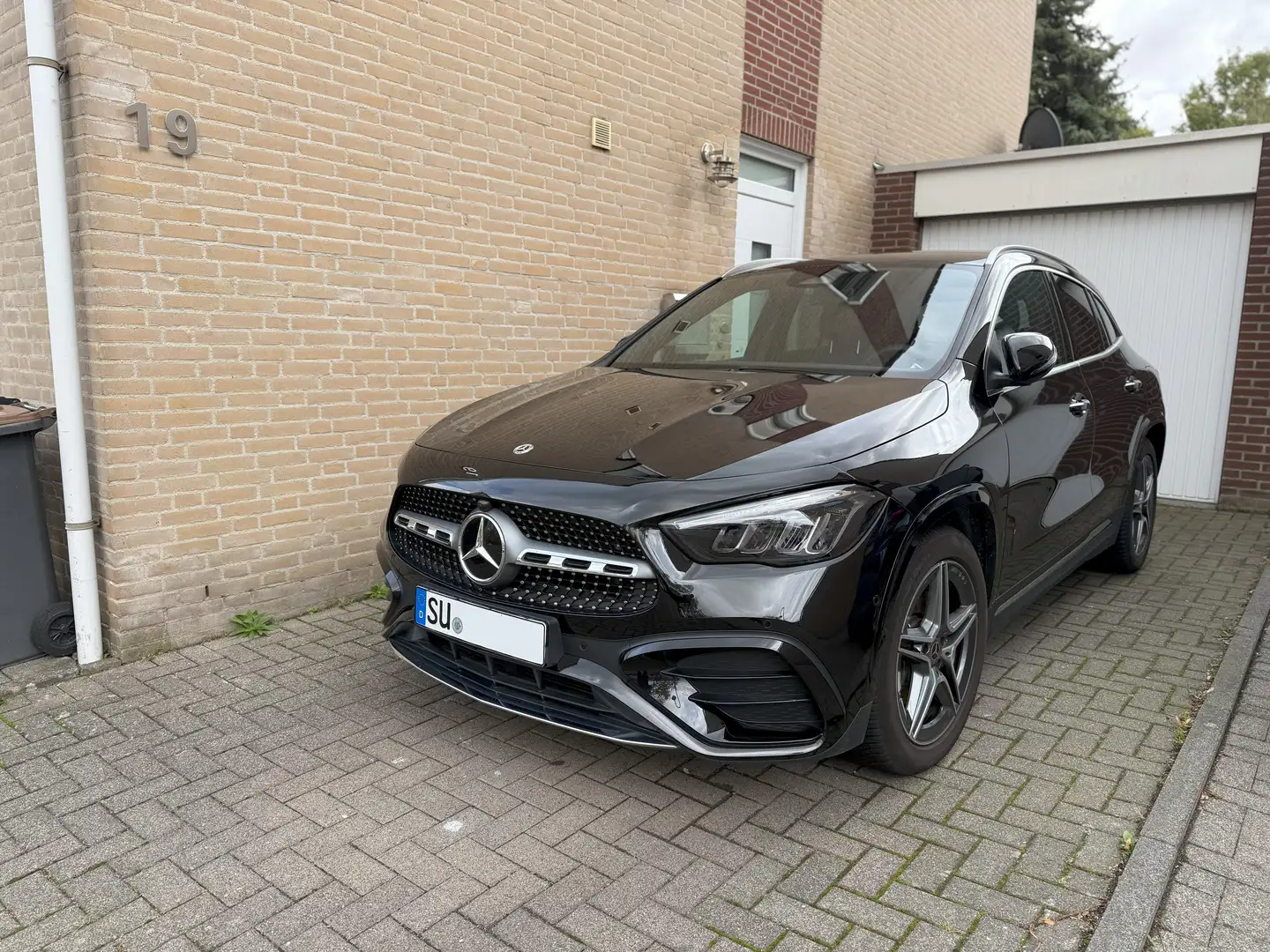 Mercedes-Benz GLA 200 AMG Line/AHK/Kamera/LED/SITZHZG Schwarz - 2