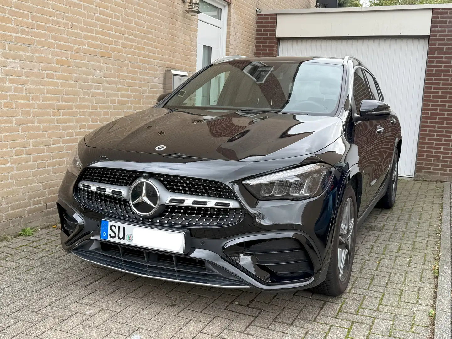 Mercedes-Benz GLA 200 AMG Line/AHK/Kamera/LED/SITZHZG Schwarz - 1