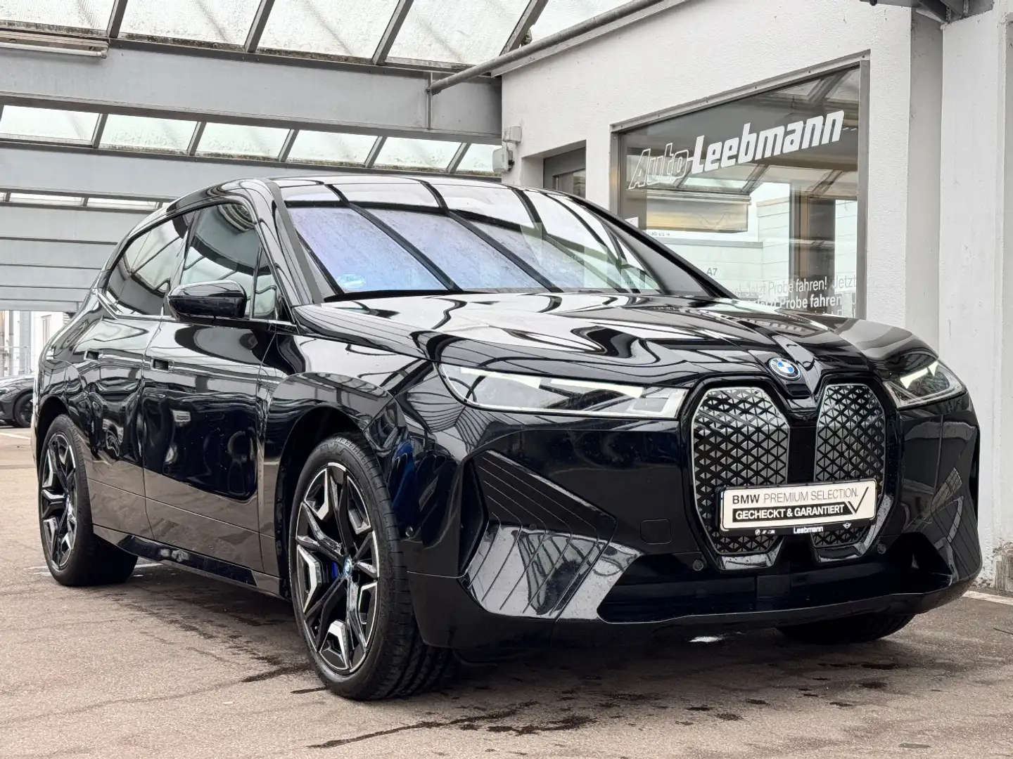 BMW iX xDrive40 Suite Sportpaket AHK GARANTIE-02/29 Schwarz - 2