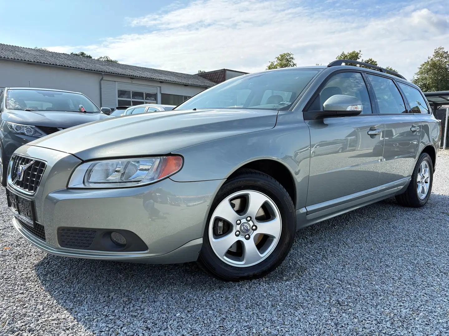 Volvo V70 V70 2,4D Aut.*AHK*TOP ZUSTAND* Grün - 1