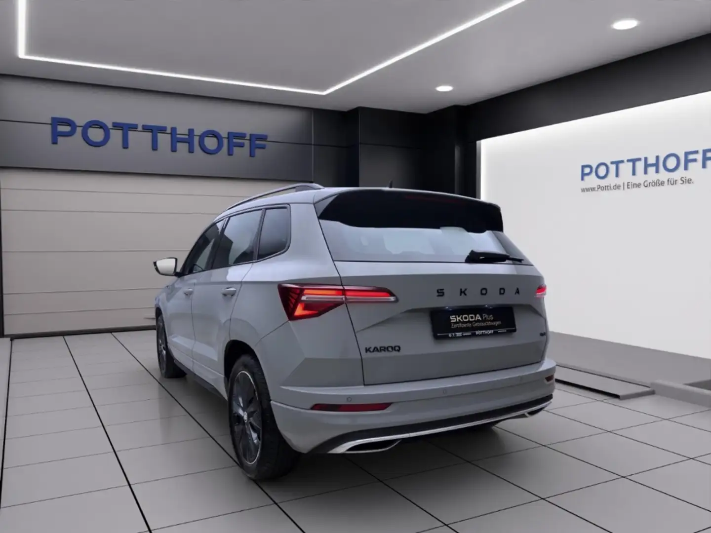 Skoda Karoq 2.0 TSI DSG 4x4 SPORTLINE MATRIX PDC KLIMA SITZHZG Grau - 2
