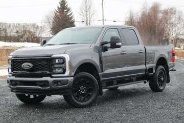 Lariat 4X4 (7,3L V8) Black Appearance