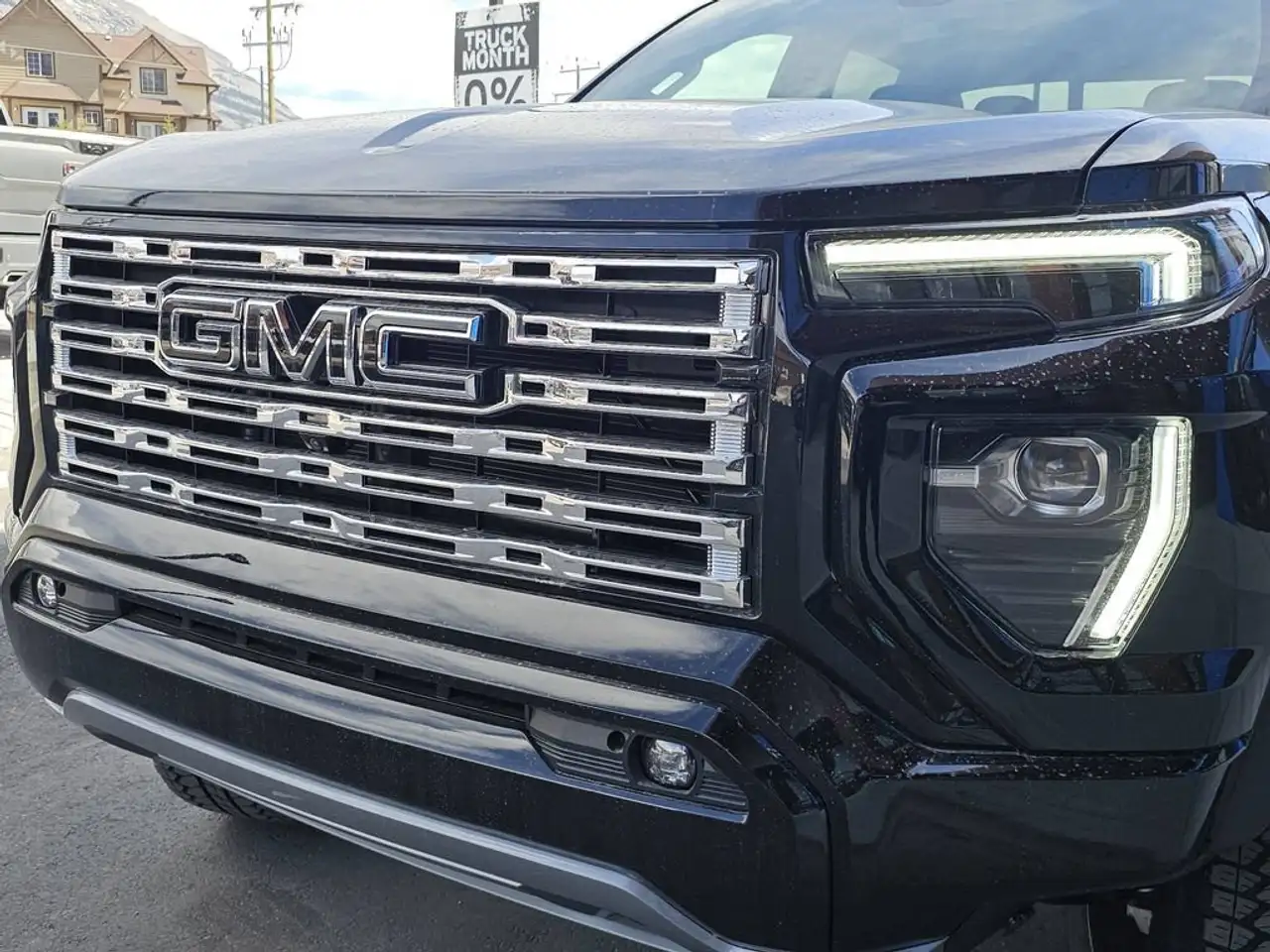 GMC Canyon photo GMC Canyon