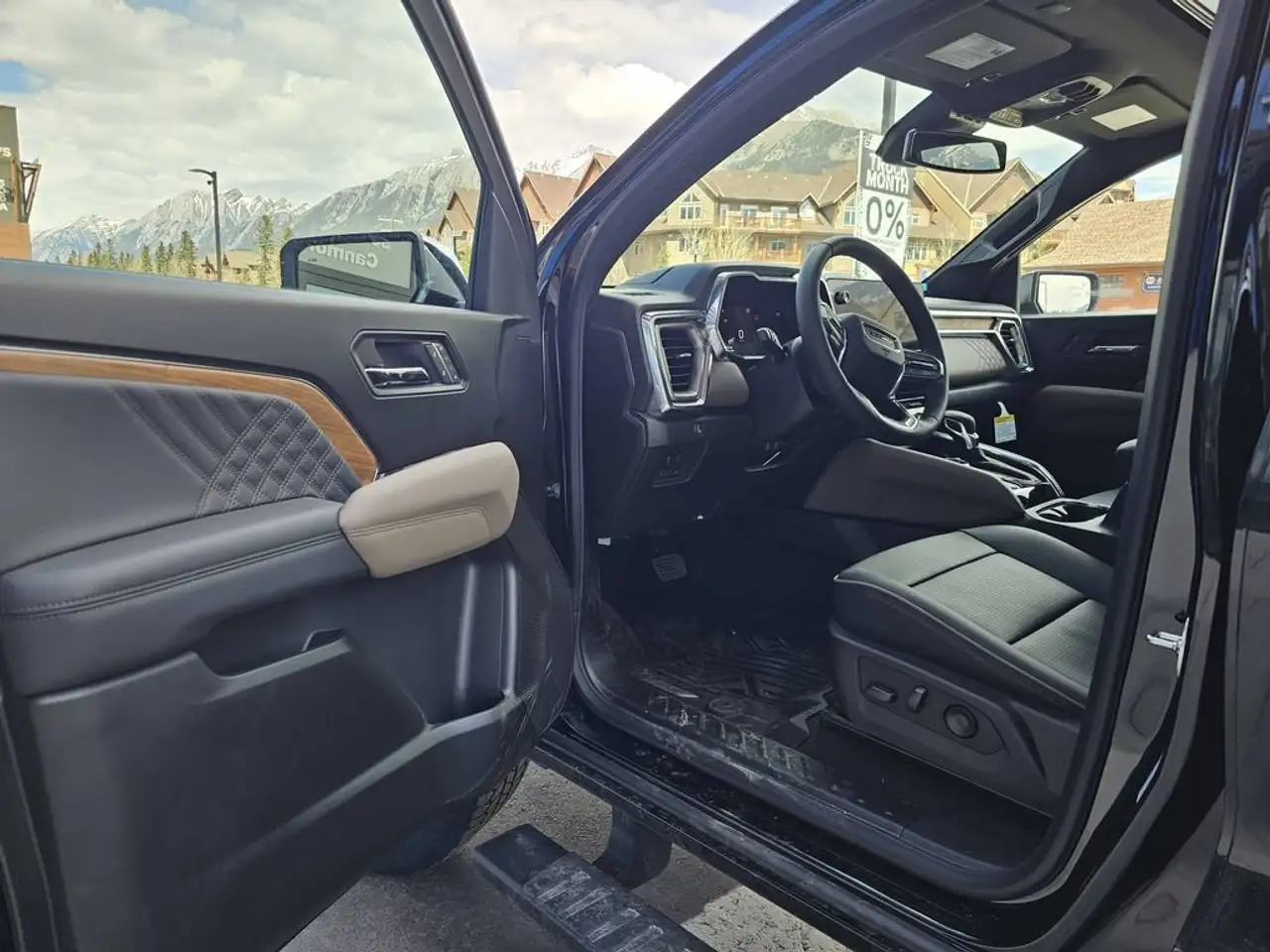GMC Canyon photo GMC Canyon