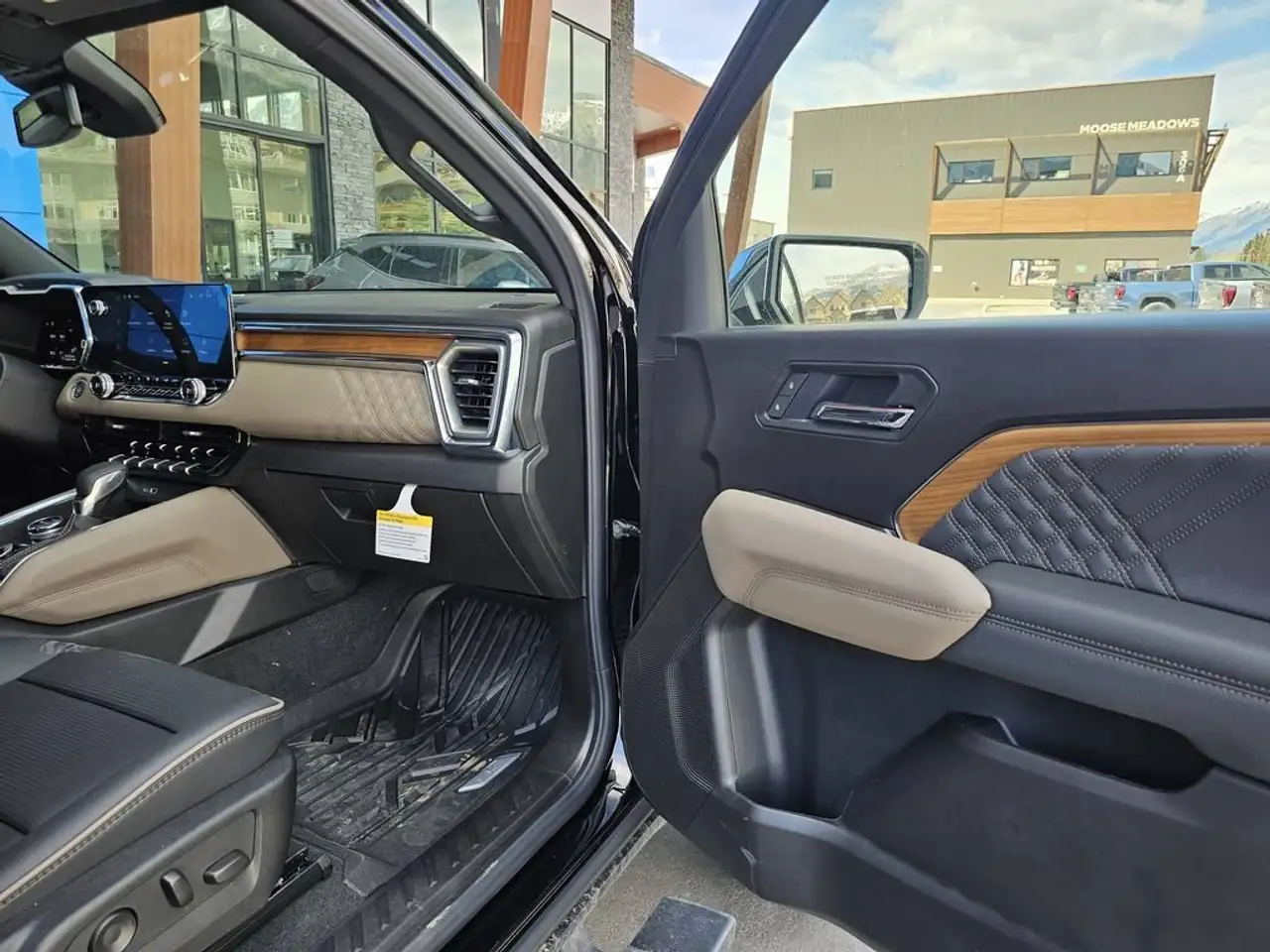 GMC Canyon photo GMC Canyon