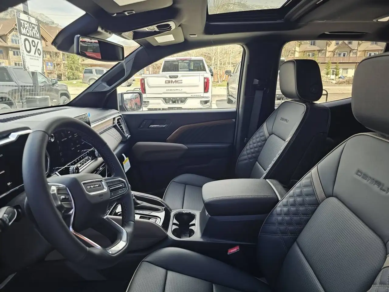 GMC Canyon photo GMC Canyon