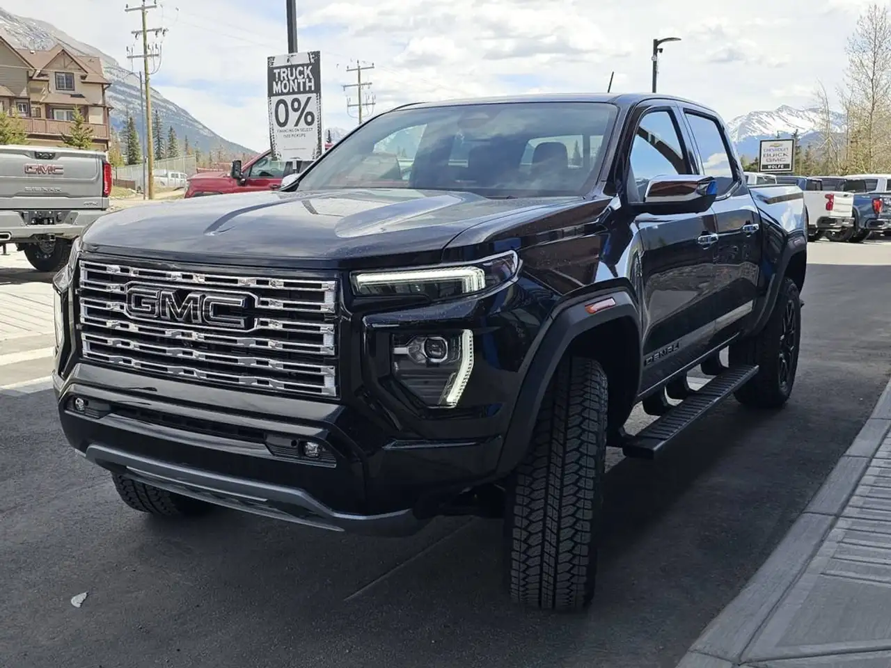 GMC Canyon photo GMC Canyon
