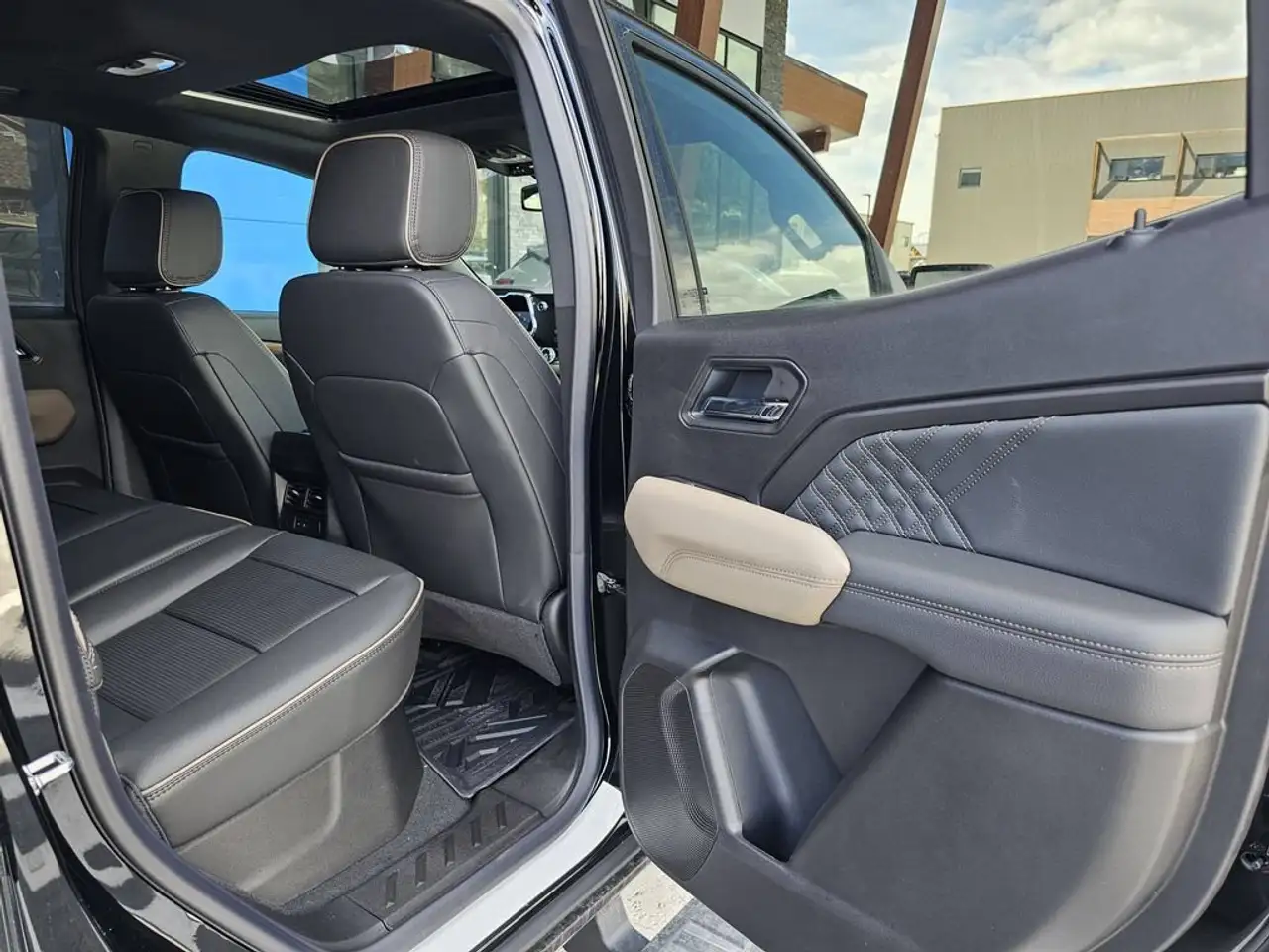 GMC Canyon photo GMC Canyon