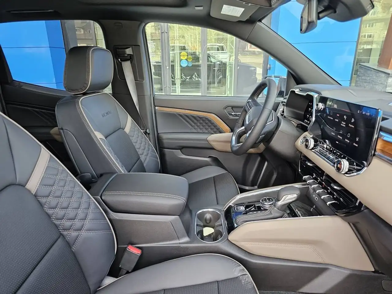 GMC Canyon photo GMC Canyon