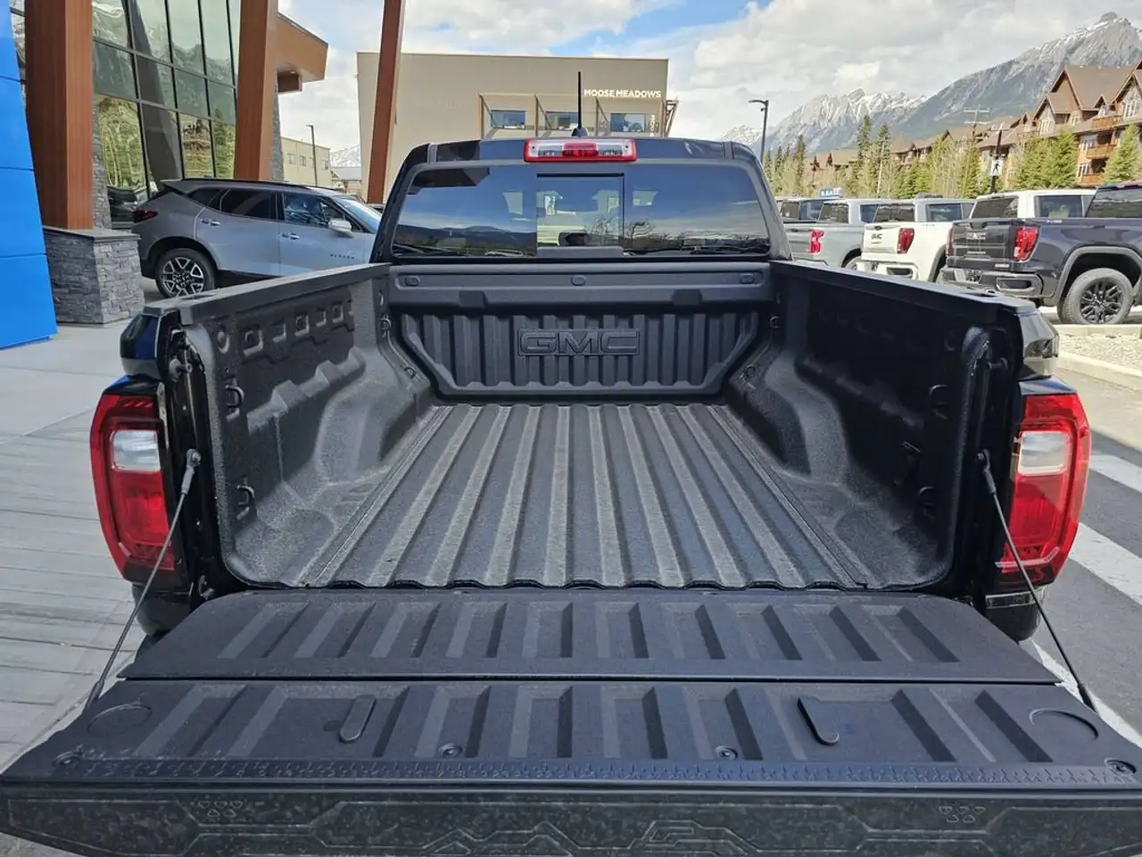 GMC Canyon photo GMC Canyon