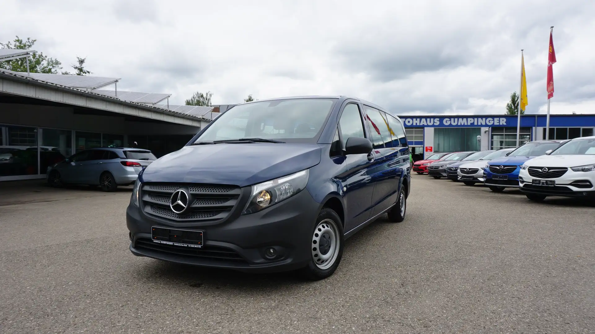 Mercedes-Benz Vito 114 CDI Tourer Extralang HA Aut. PRO Blau - 1