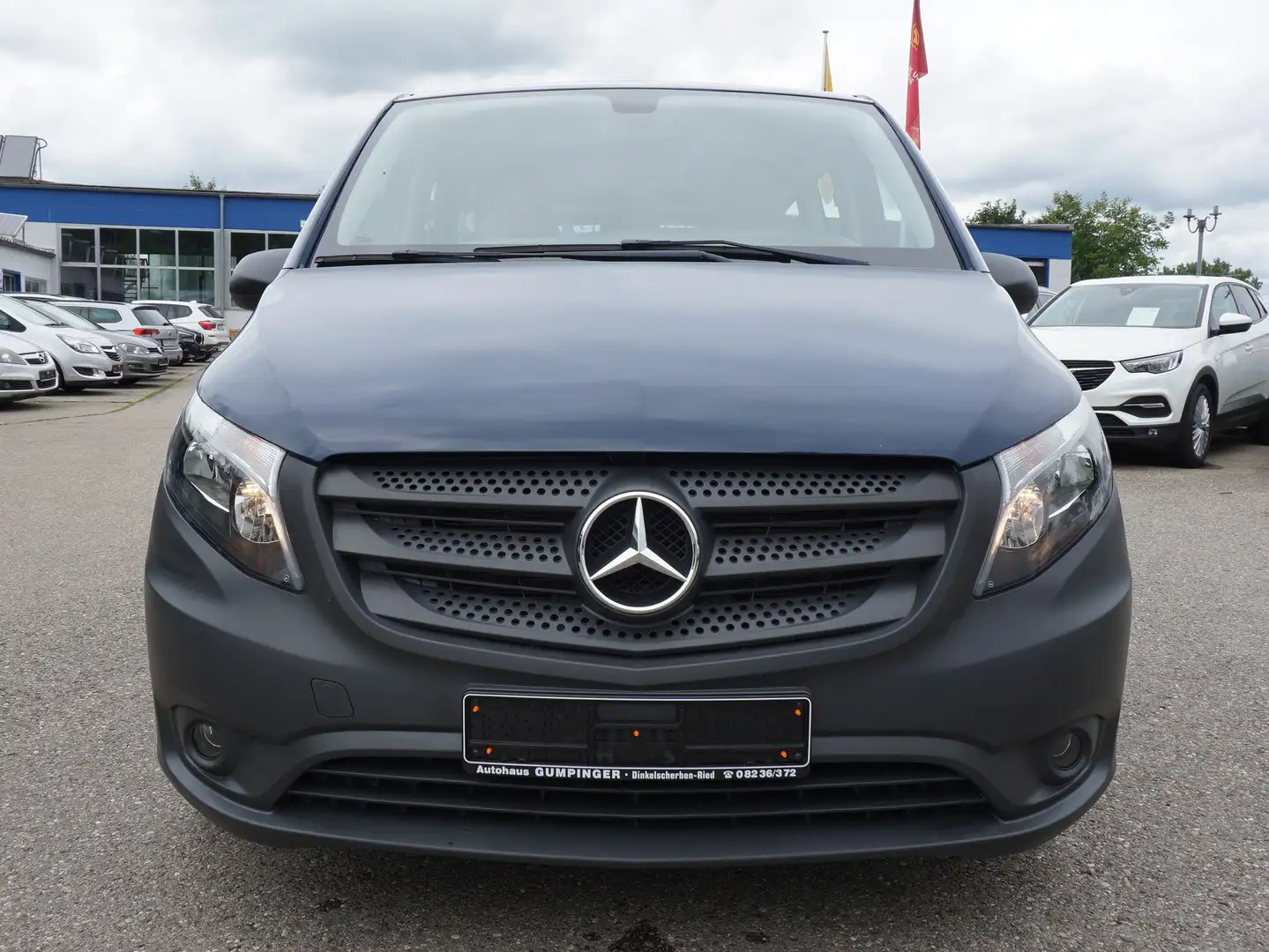 Mercedes-Benz Vito 114 CDI Tourer Extralang HA Aut. PRO Blau - 2