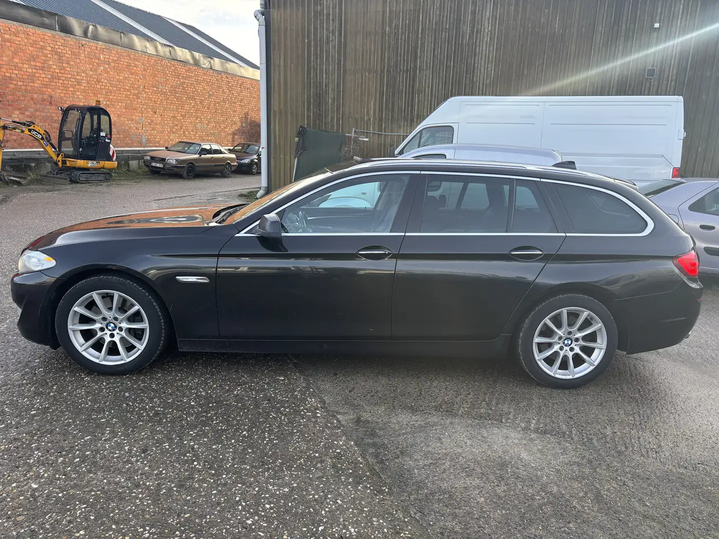 BMW 525 525d Touring Aut. Schwarz - 2
