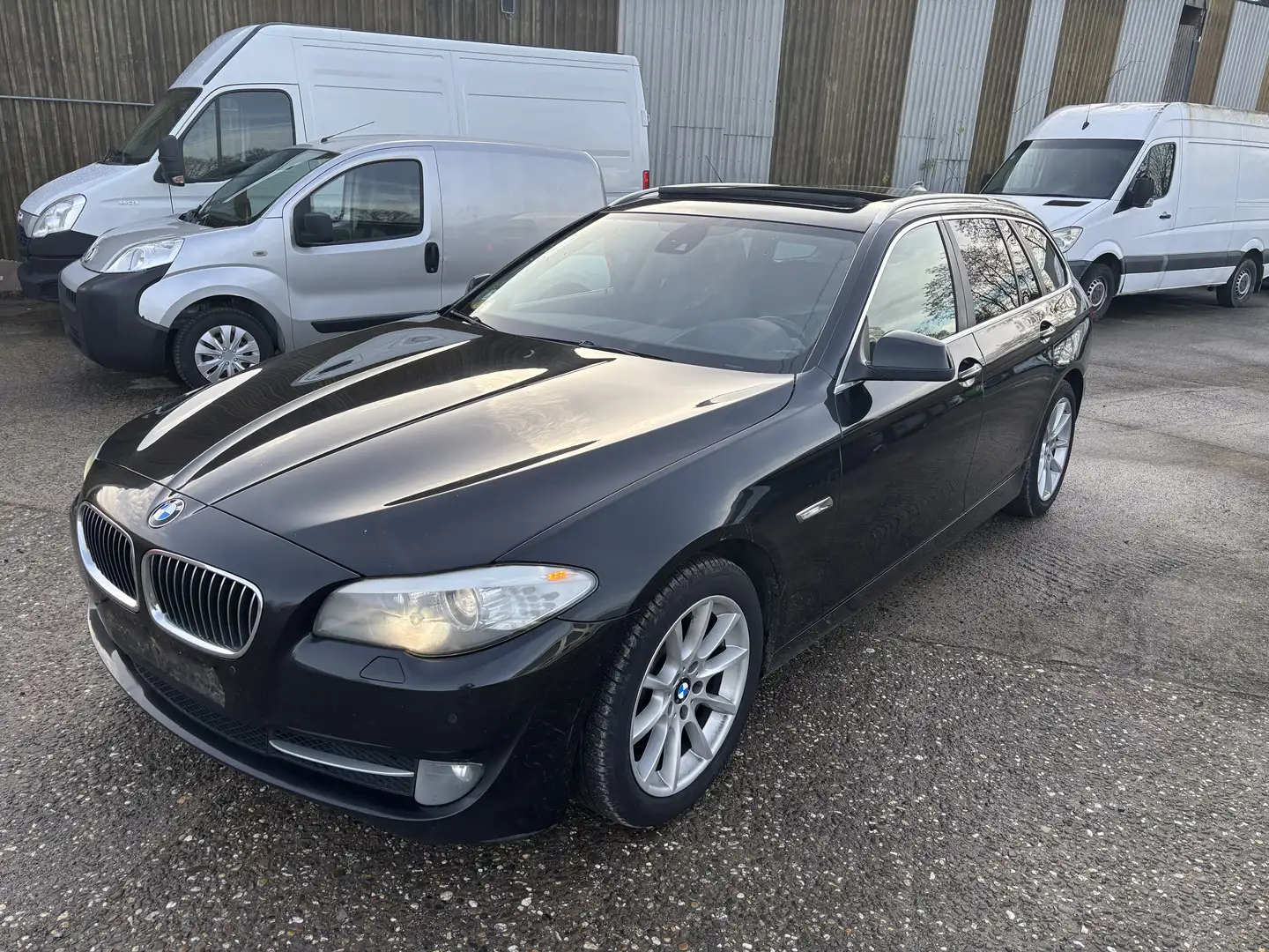 BMW 525 525d Touring Aut. Schwarz - 1