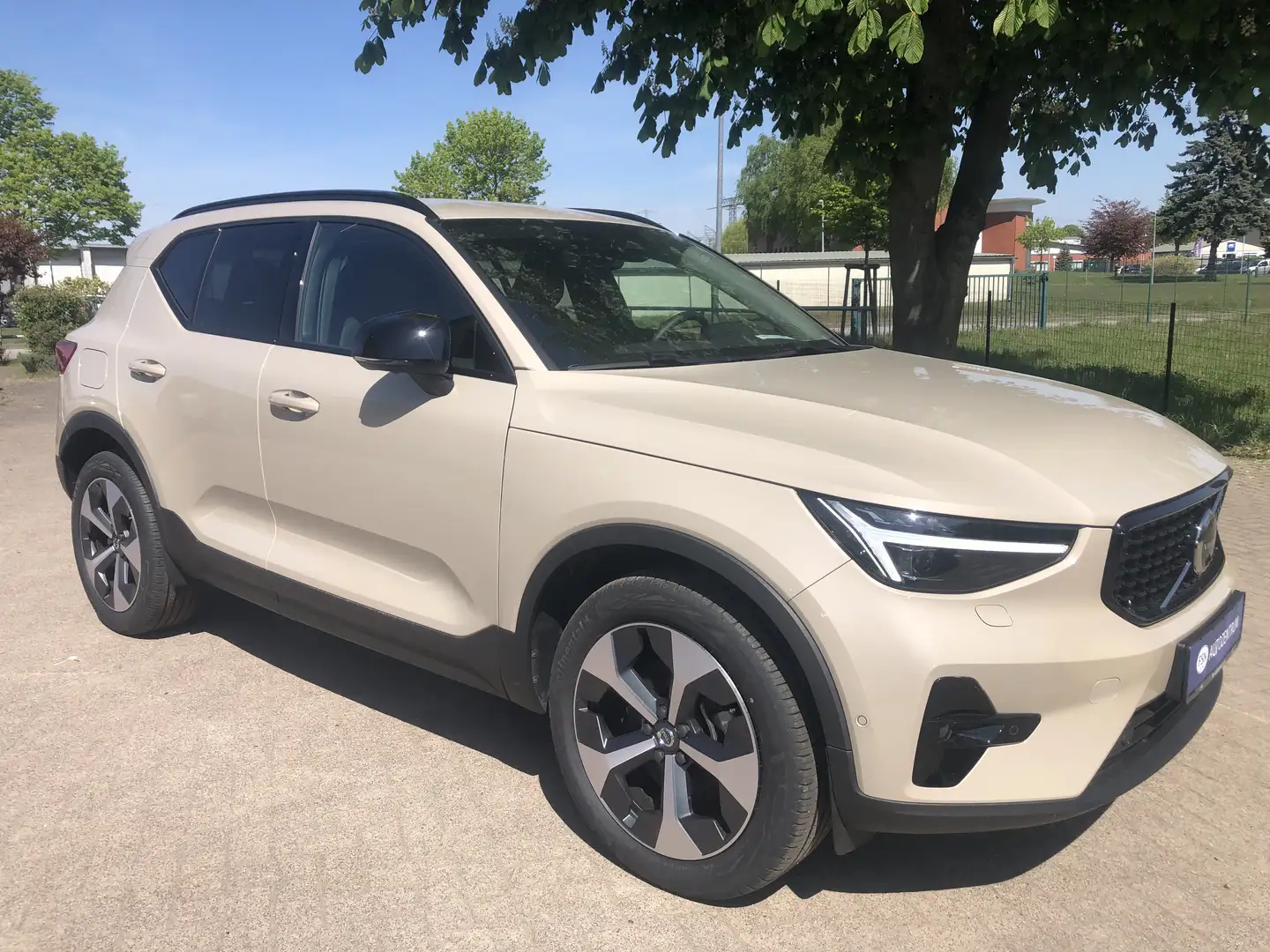 Volvo XC40 B3 Plus Dark Pixel LED Beige - 2