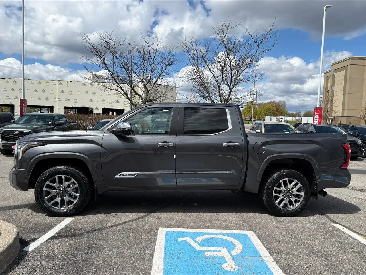 Toyota Tundra снимка Toyota Tundra