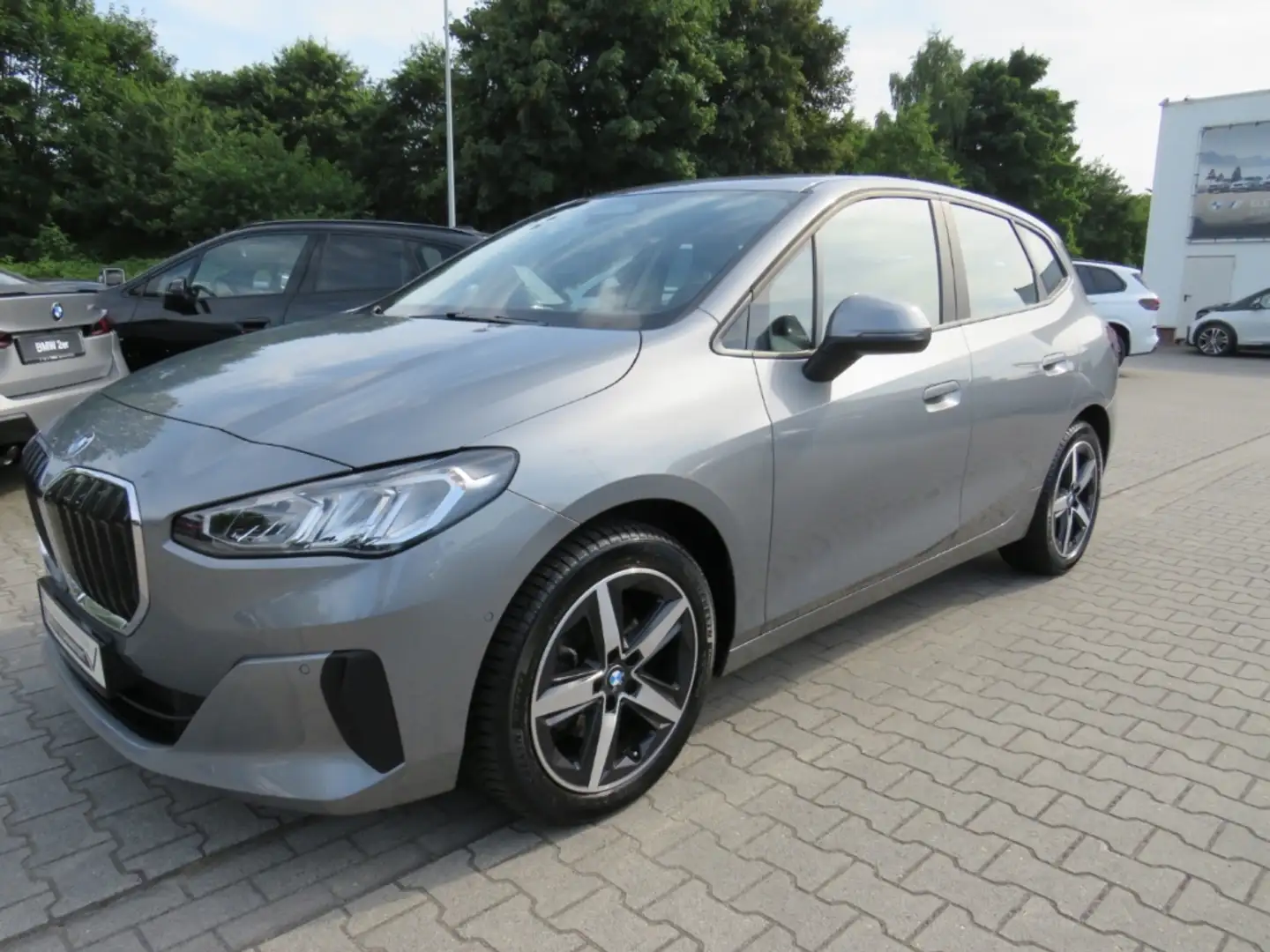BMW 218 d Park-Assistent AHK-klappbar Navi Leder Digitales Gris - 1
