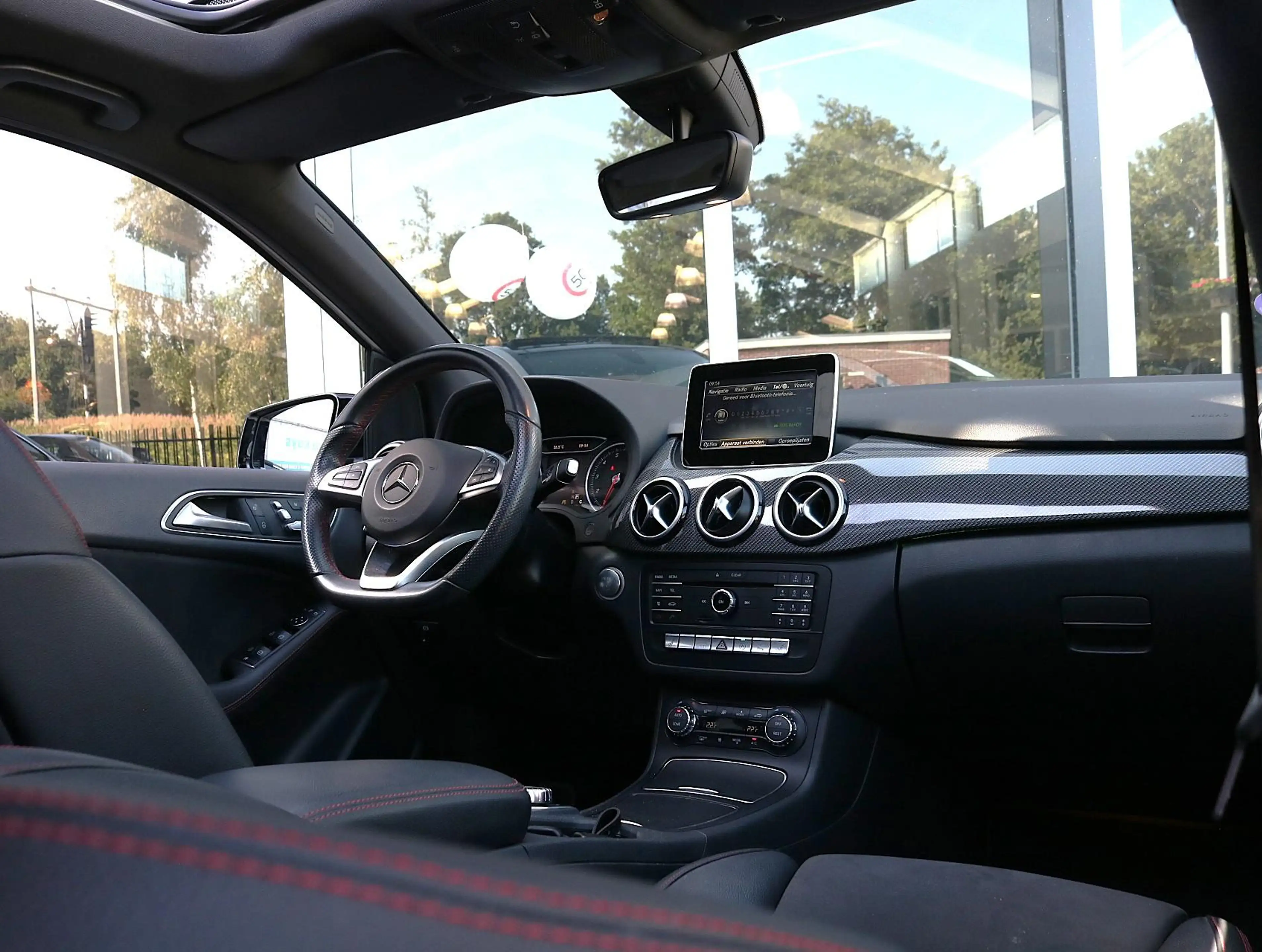 Mercedes-Benz B 220 4Matic Prestige AMG Line Panoramadak | Trekhaak | — photo 4
