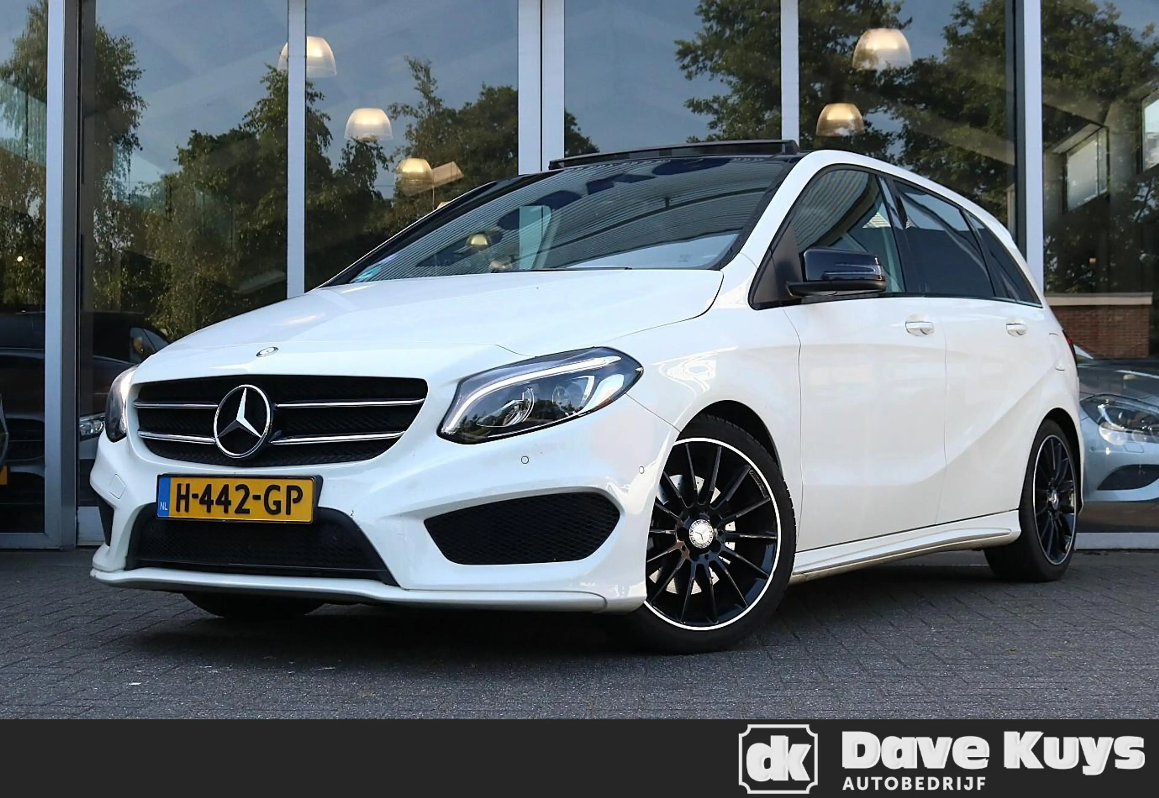Mercedes-Benz B 220 4Matic Prestige AMG Line Panoramadak | Trekhaak |