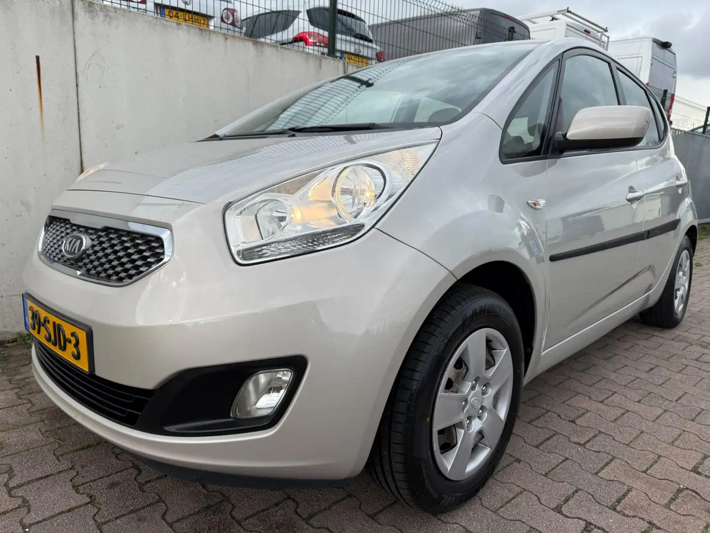 Kia Venga 1.4 CVVT Seven/NAVI/AIRCO/CRUISE/DEALER ONDERHOUDE Beige - 2