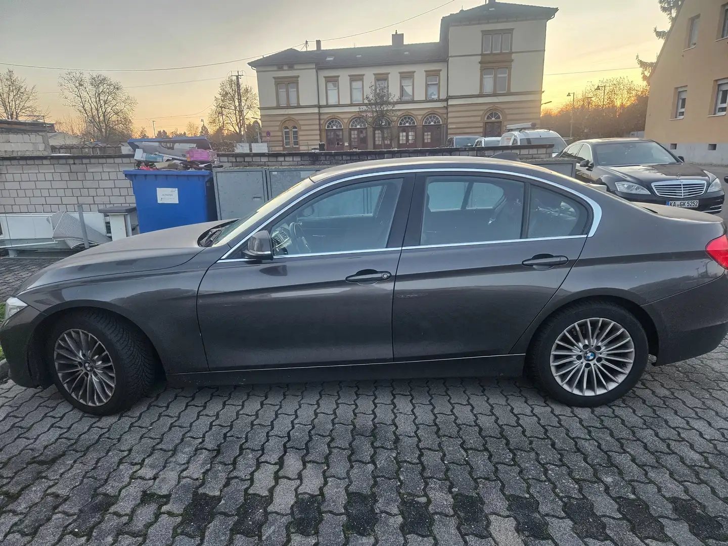 BMW 320 320d Aut. Blue Performance Sport Line Braun - 2