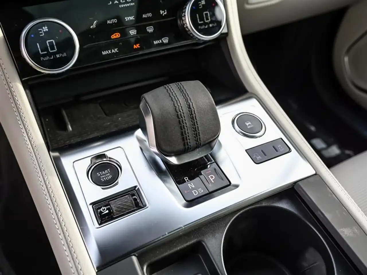 Jaguar F-Pace снимка Jaguar F-Pace