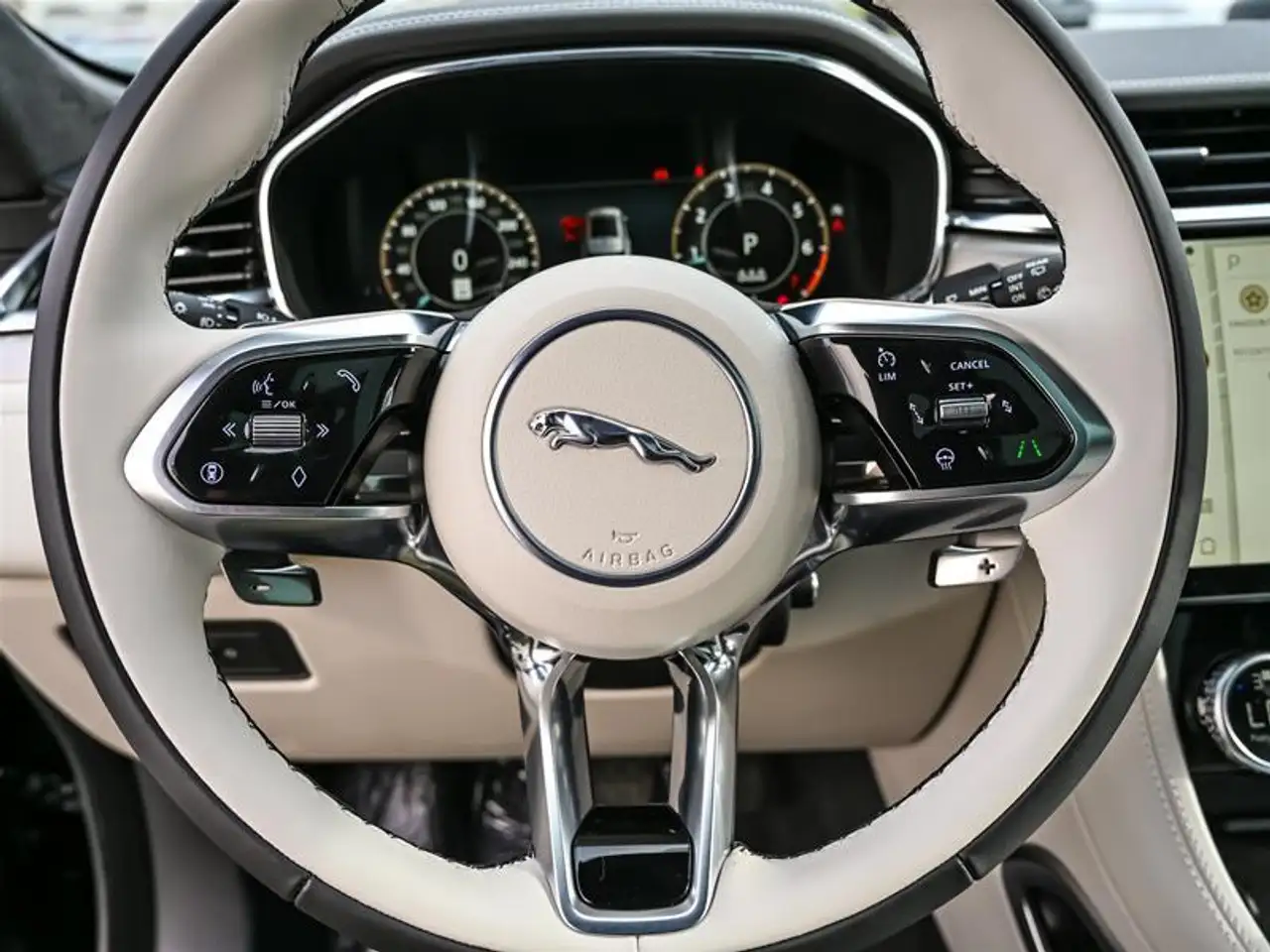 Jaguar F-Pace снимка Jaguar F-Pace