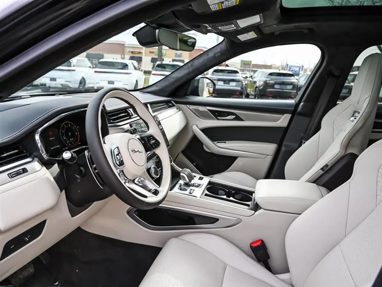 Jaguar F-Pace снимка Jaguar F-Pace