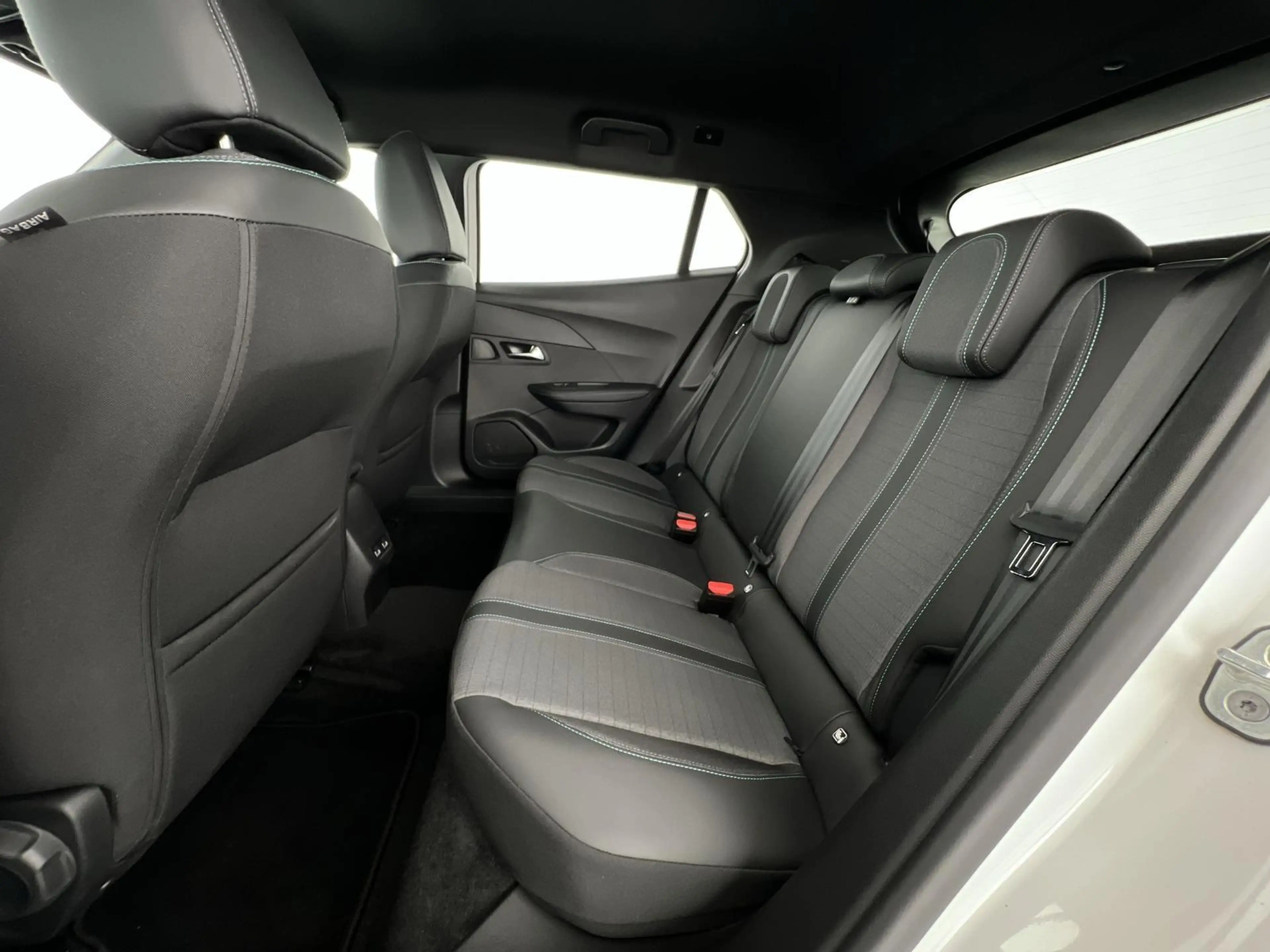 Peugeot e-2008 2008 e- Allure Pack*SHZ*NAVI*RFK*uvm — photo 9