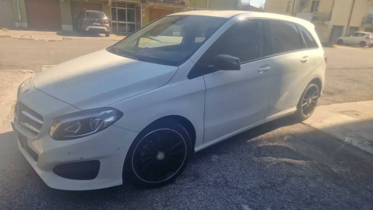 Mercedes-Benz B 180