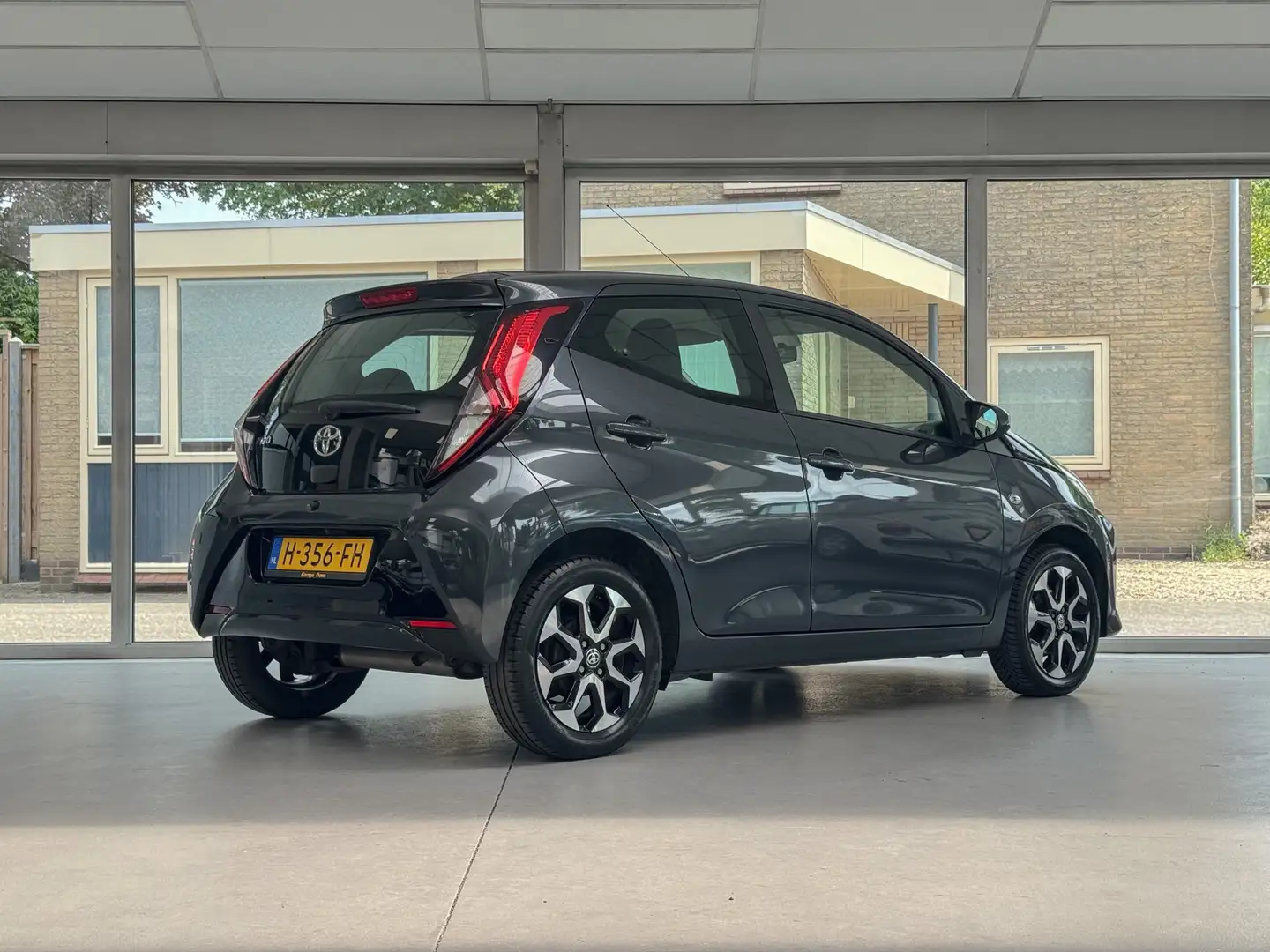 Toyota Aygo 1.0 VVT-i x-joy |Camera|Carplay| Gris - 2