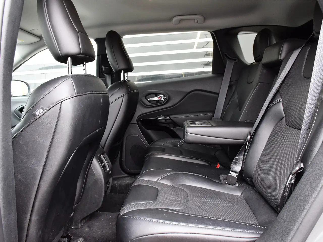 Jeep Cherokee снимка Jeep Cherokee