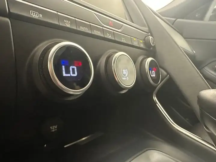 Jaguar E-Pace 2018, foto 20