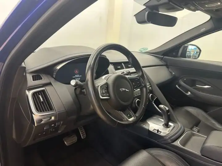 Jaguar E-Pace 2018, foto 14