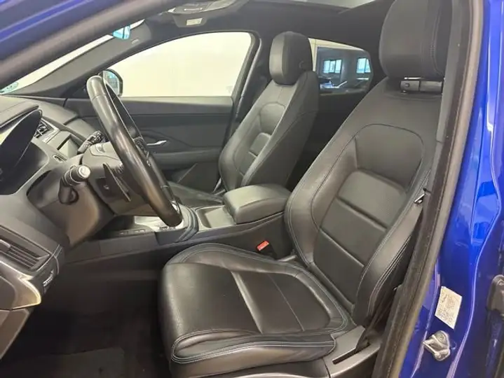 Jaguar E-Pace 2018, foto 15
