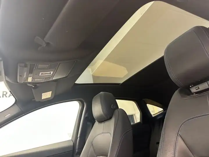 Jaguar E-Pace 2018, foto 17