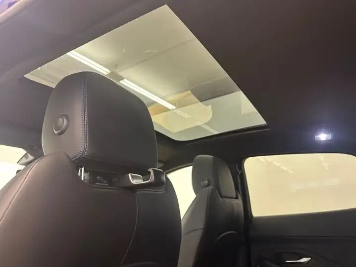 Jaguar E-Pace 2018, foto 13