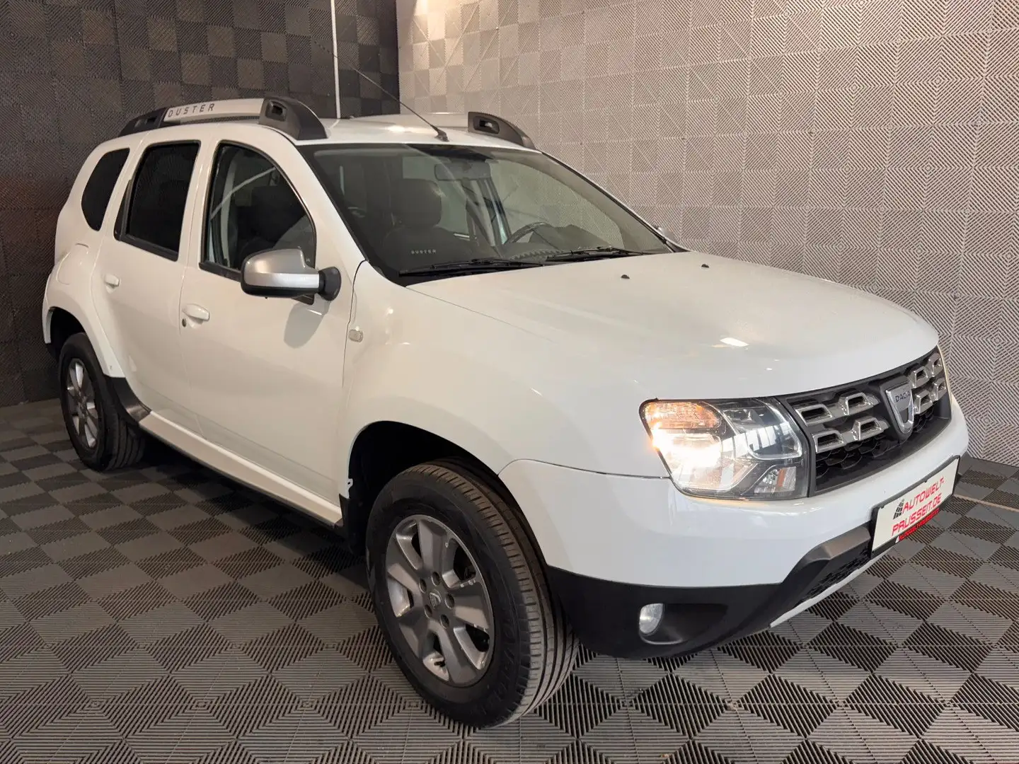Dacia Duster I Laureate 4x2*AUDIO NAVI*TOUCH-BT-KLIMA Weiß - 1