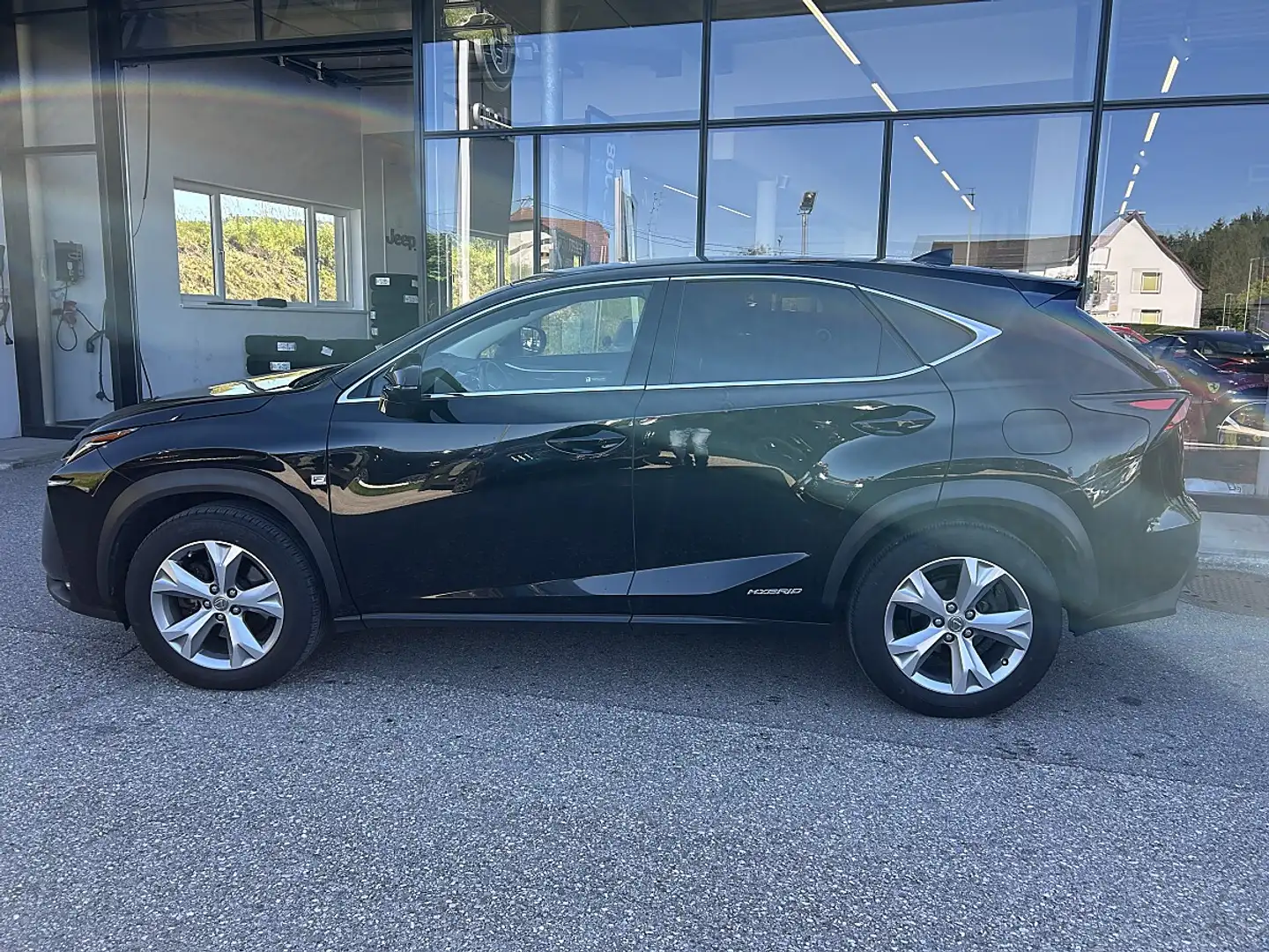 Lexus NX 300h Executive Hybrid Aut. Schwarz - 2