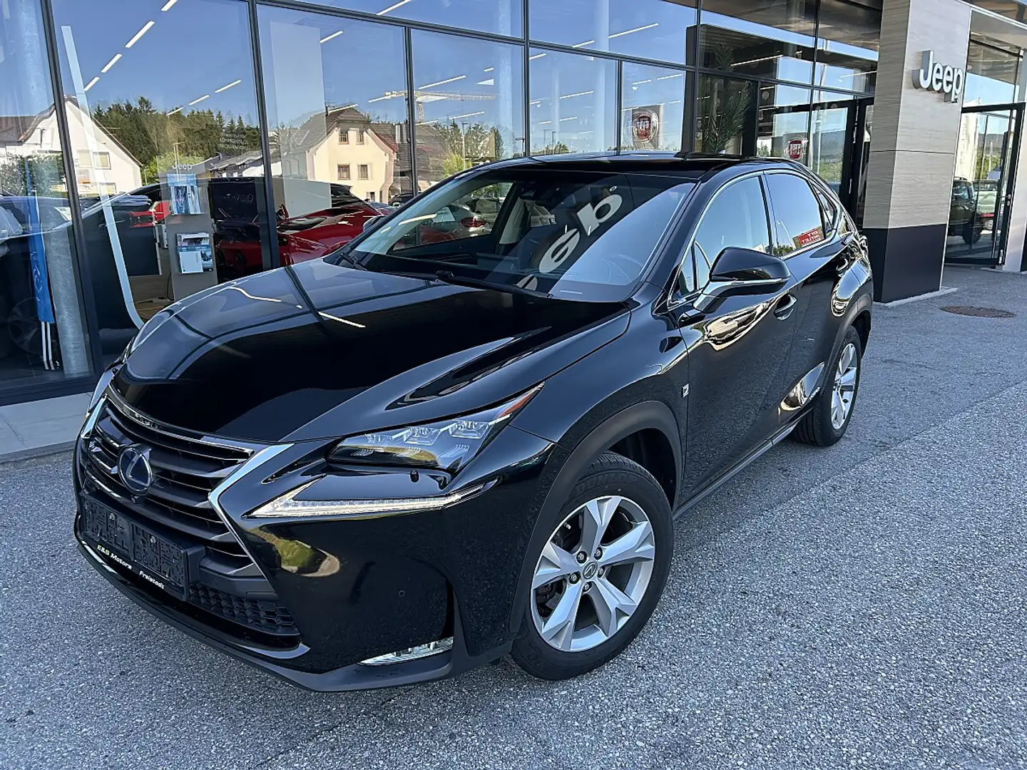 Lexus NX 300h Executive Hybrid Aut. Schwarz - 1