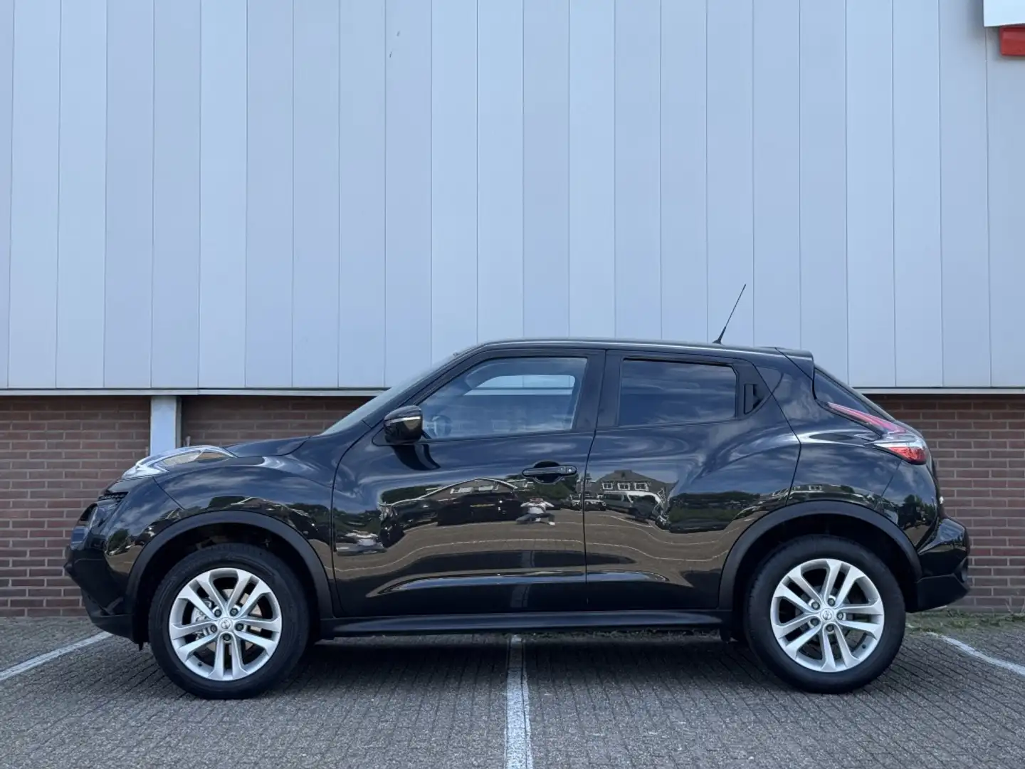 Nissan Juke Automaat 1.6 Connect Edition Schwarz - 2